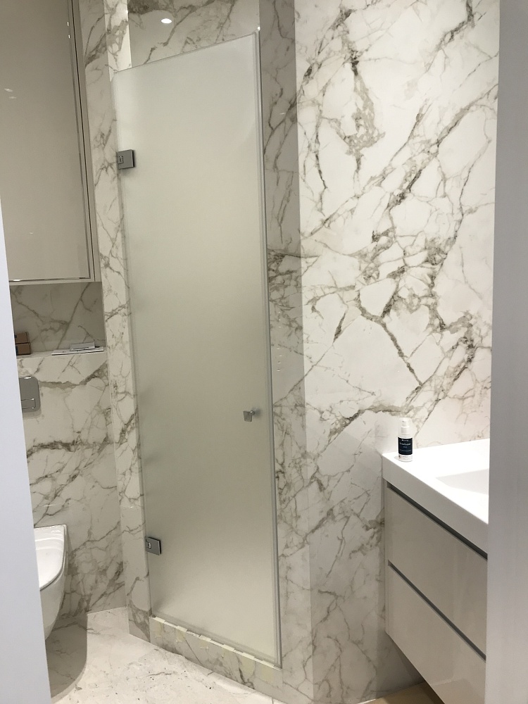 Особенности душевых ограждений из стекла