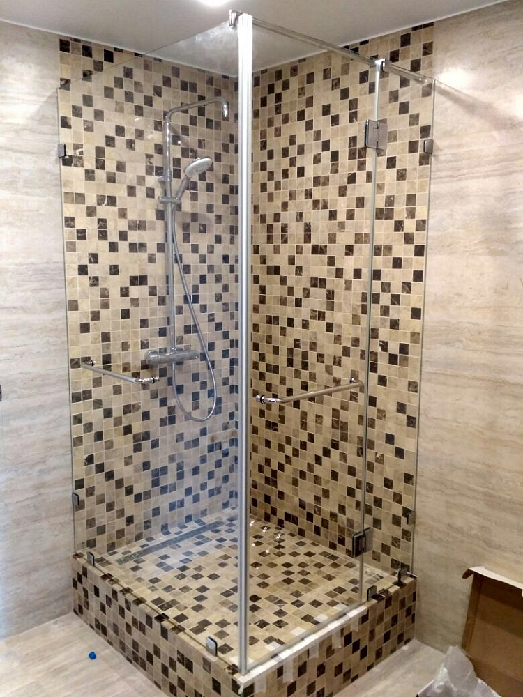 Душевые кабины из стекла или акрила – что выбрать? 