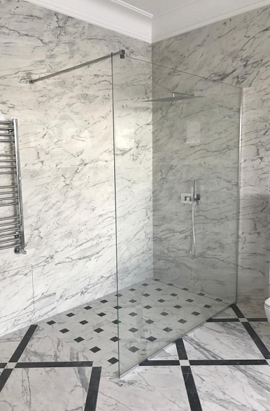 Отличие душевых уголков от душевых перегородок: как сделать правильный выбор