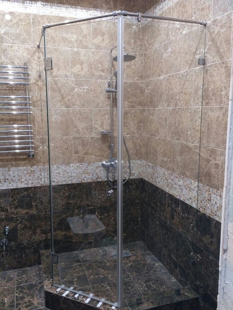 Душевая кабина в форме трапеция