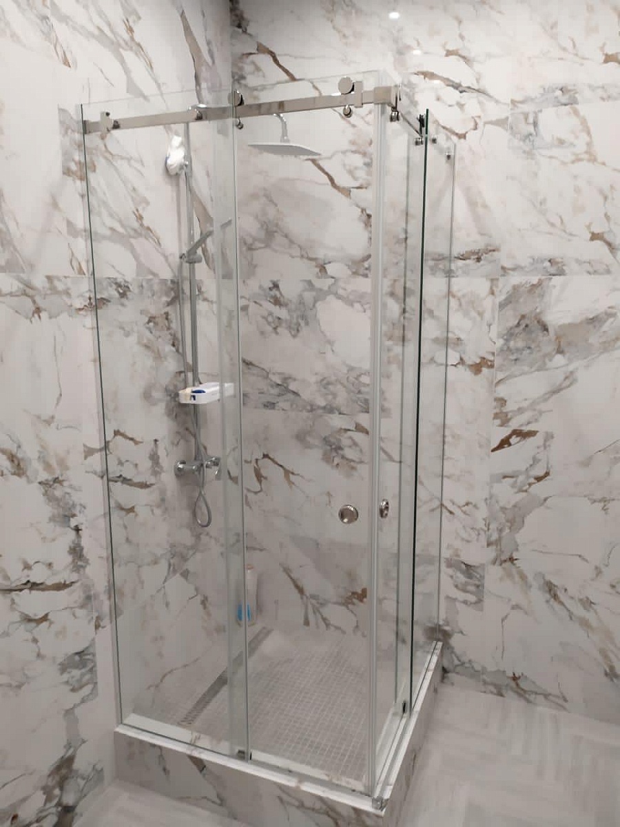 Прямоугольная кабинка из закаленного стекла