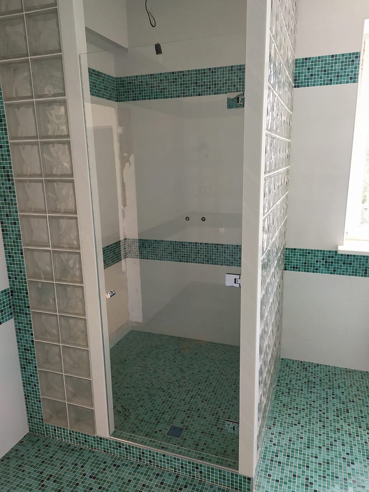 Душевой уголок в нише фото